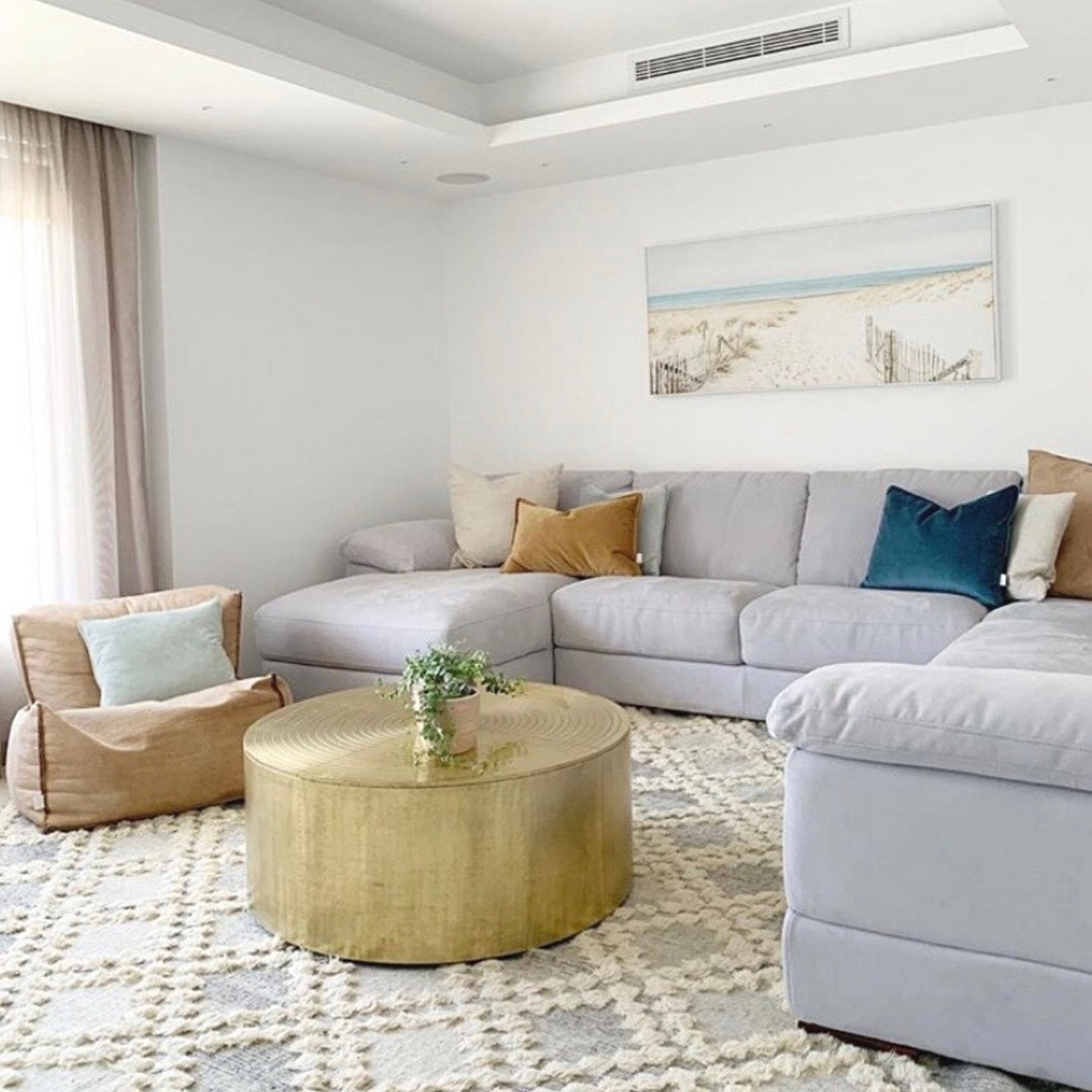 Essential Steps to Apartment Living Room Decor